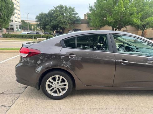 Used 2017 Kia Forte LX FWD image 10