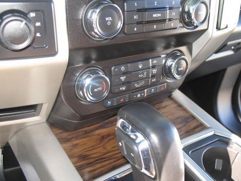 Used 2019 Ford F150 Lariat AWD/4WD image 41