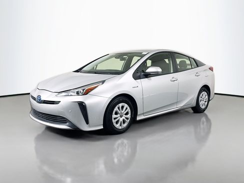 Used 2021 Toyota Prius LE FWD image 4
