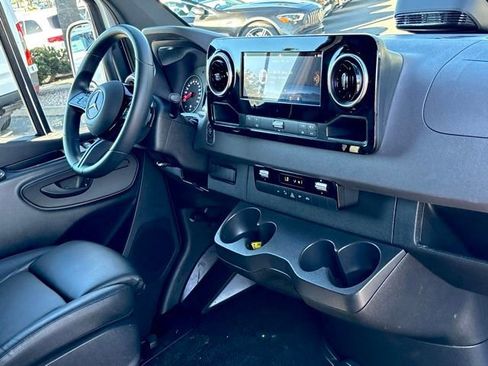 Used 2025 Mercedes-Benz Sprinter 2500 image 29