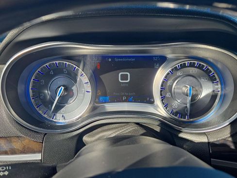 Used 2018 Chrysler 300 Limited w/ Safetytec Plus Group image 18