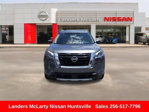 Used 2024 Nissan Pathfinder SL w/ Lighting Package (N92) FWD image 11