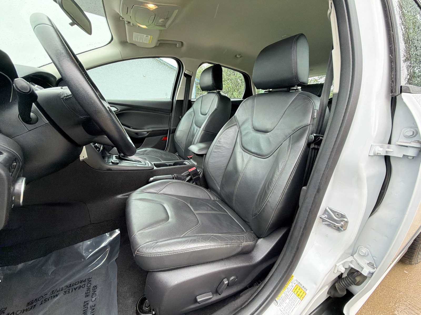 Used 2016 Ford Focus SE w/ Equipment Group 201A FWD image 13