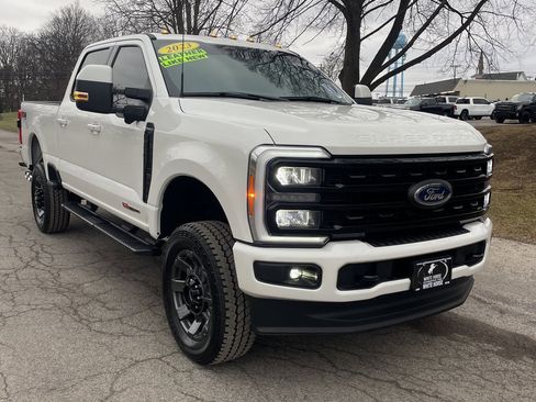 Used 2023 Ford F250 Lariat w/ Sport Appearance Package image 3