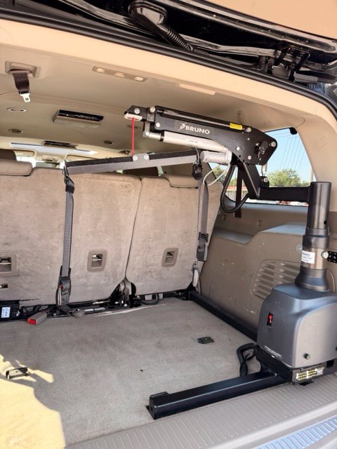 Used 2018 Chevrolet Suburban Premier AWD/4WD image 19