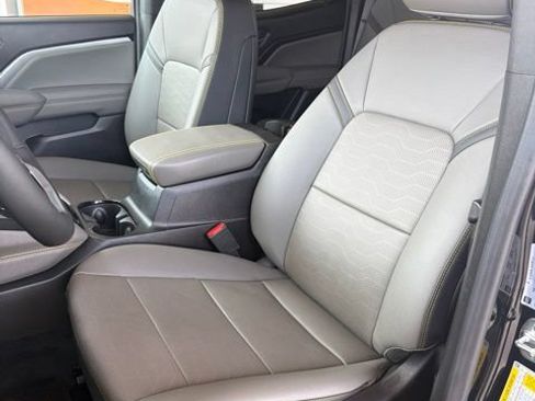 Used 2025 Chevrolet Colorado ZR2 AWD/4WD image 19