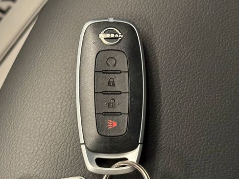 Used 2023 Nissan Kicks SR w/ SR Premium Package FWD image 15