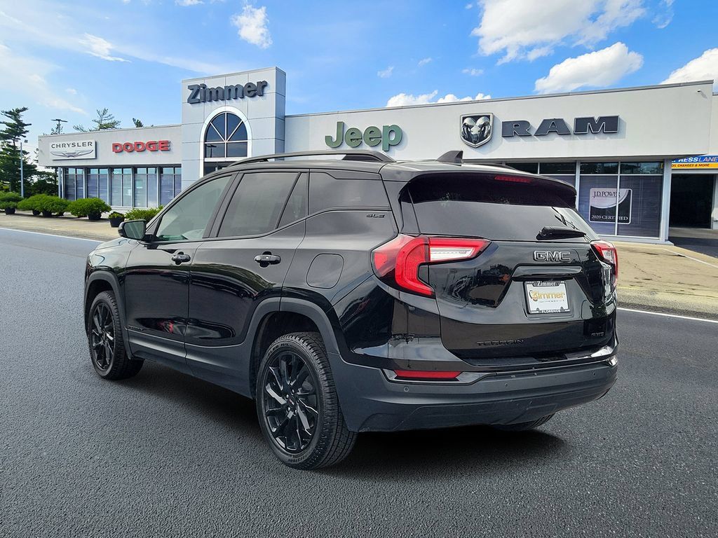 Used 2024 GMC Terrain SLE w/ Driver Convenience Package AWD/4WD image 3