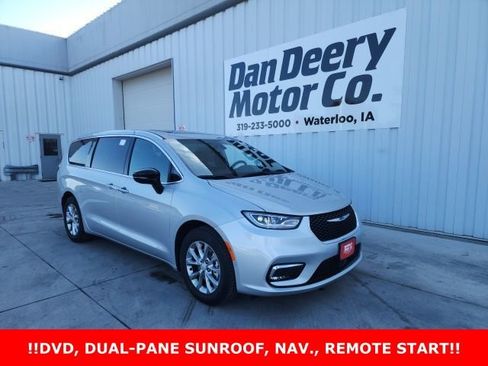 New 2026 Chrysler Pacifica Limited w/ Uconnect Theater Family Group image 1