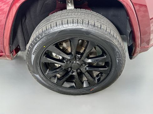 Used 2022 Jeep Grand Cherokee Laredo X image 32