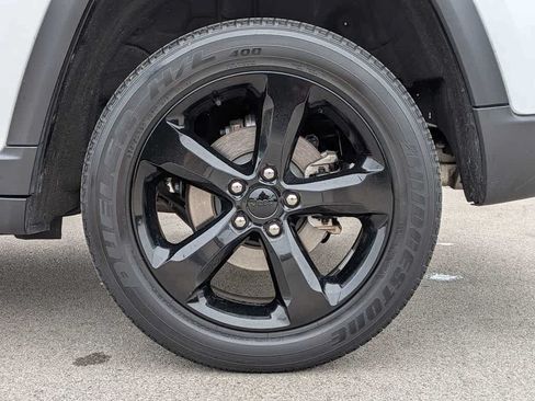Certified 2023 Jeep Grand Cherokee Altitude AWD/4WD image 13