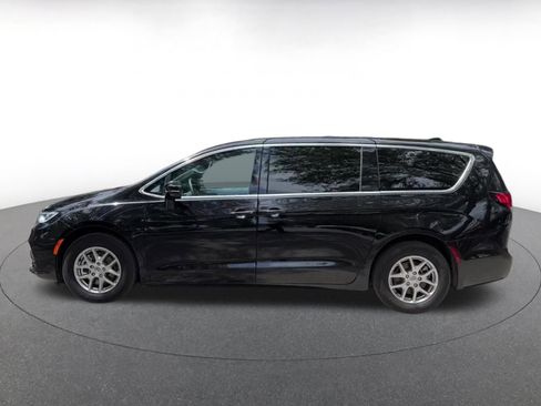 Used 2025 Chrysler Pacifica Select FWD image 9
