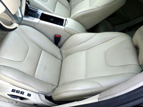 Used 2015 Volvo XC60 T5 Platinum image 13