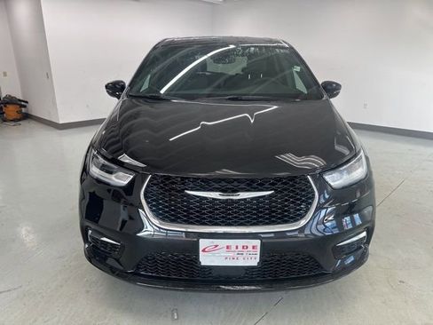 New 2026 Chrysler Pacifica Select AWD/4WD image 2