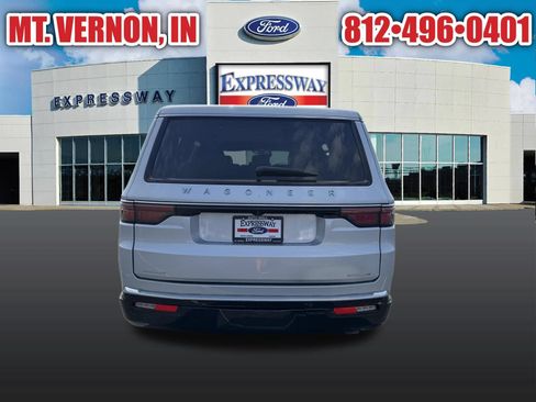 Used 2022 Jeep Wagoneer Series III AWD/4WD image 7