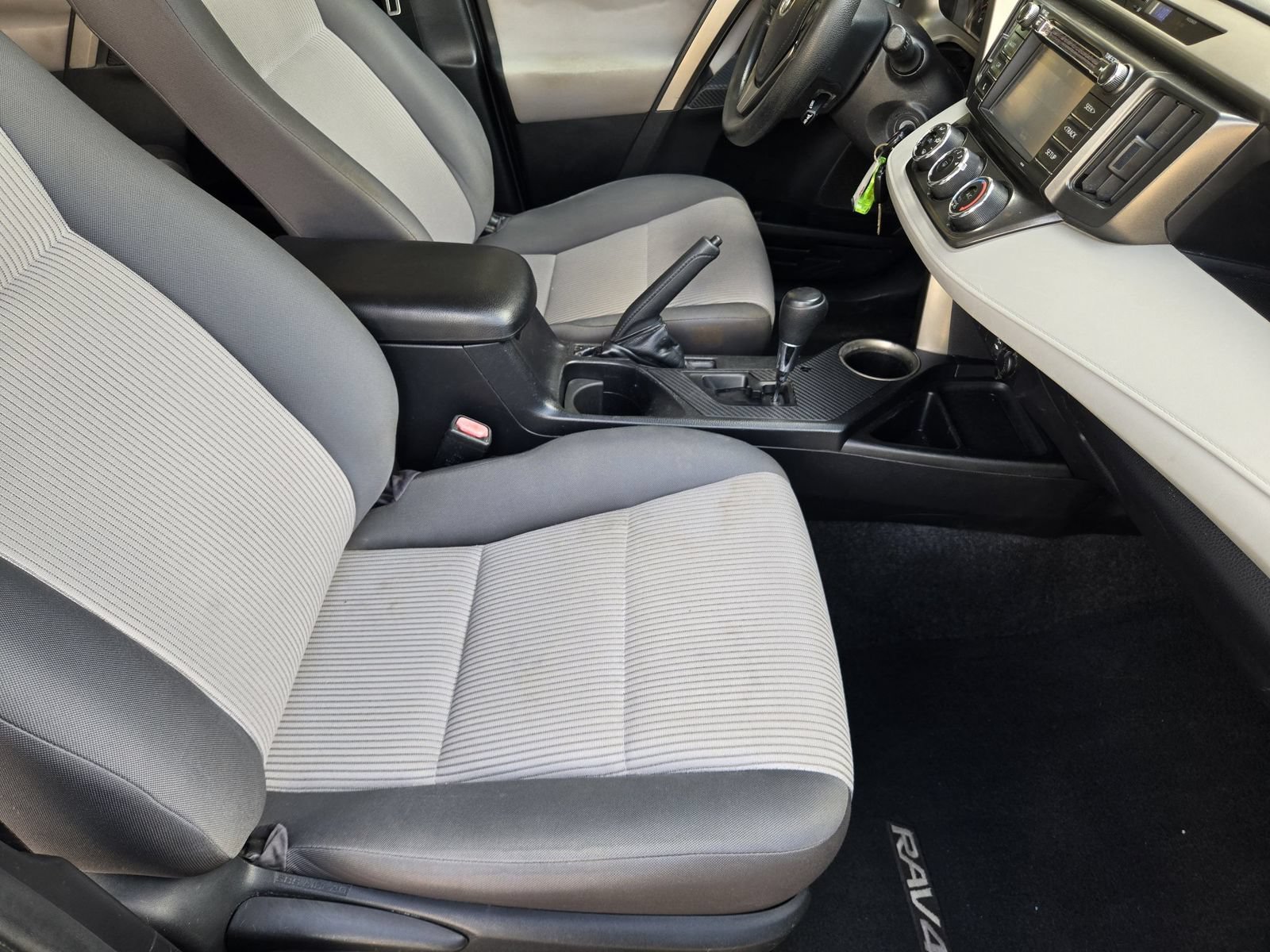 Used 2015 Toyota RAV4 LE AWD/4WD image 14