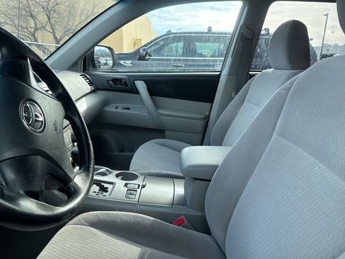 Used 2010 Toyota Highlander 4WD image 2