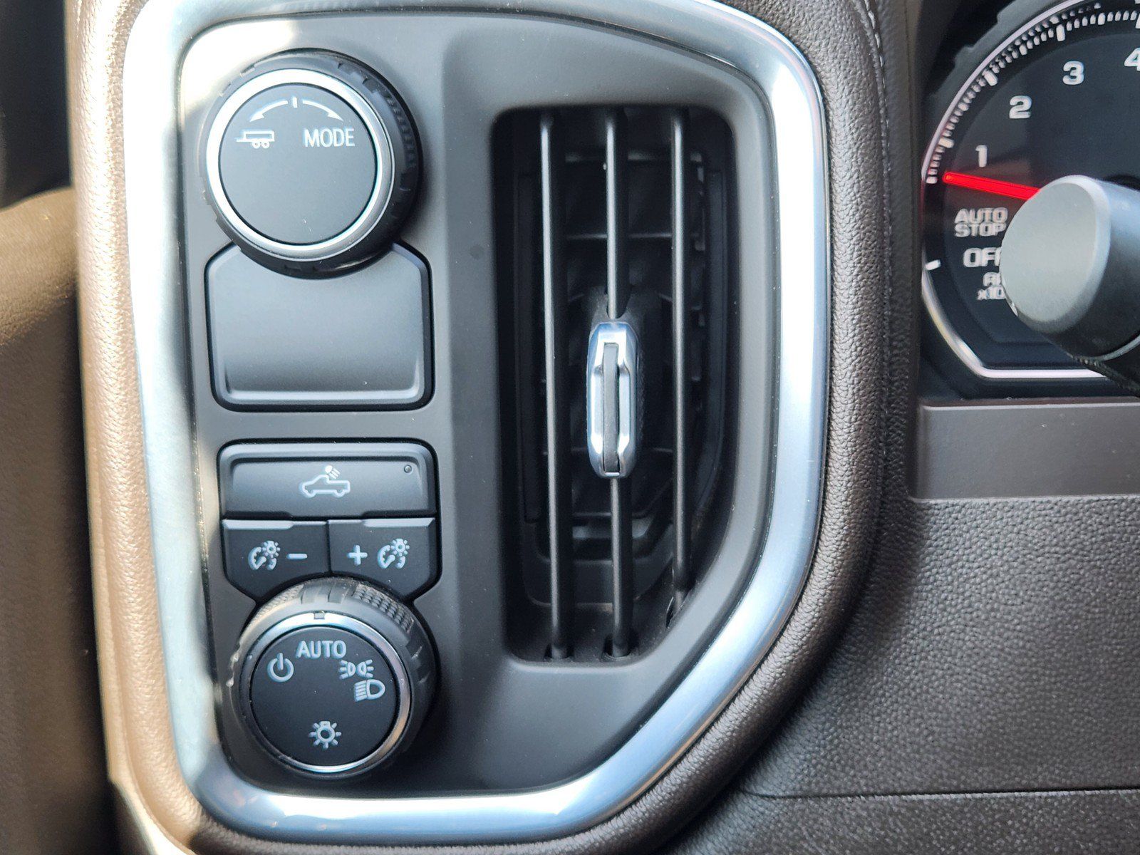 Used 2021 Chevrolet Silverado 1500 LT w/ LPO, Liner Protection Package RWD image 18