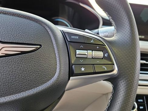 Used 2026 Genesis G70 2.5T image 25