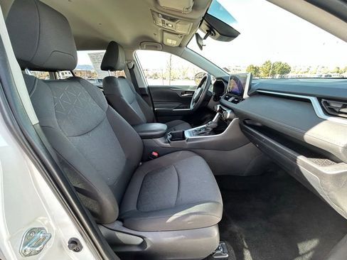 Used 2025 Toyota RAV4 XLE image 33
