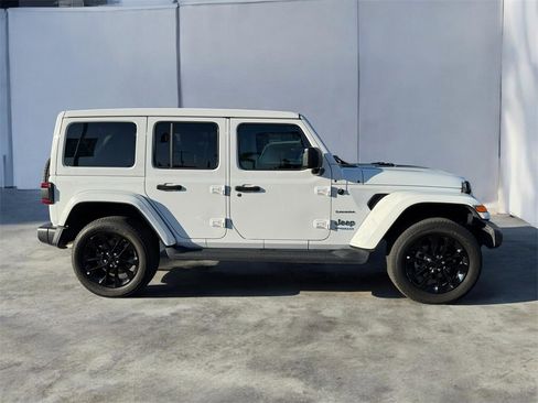 Used 2022 Jeep Wrangler Unlimited Sahara w/ Cold Weather Group image 19