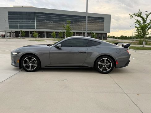 Used 2024 Ford Mustang Coupe image 8