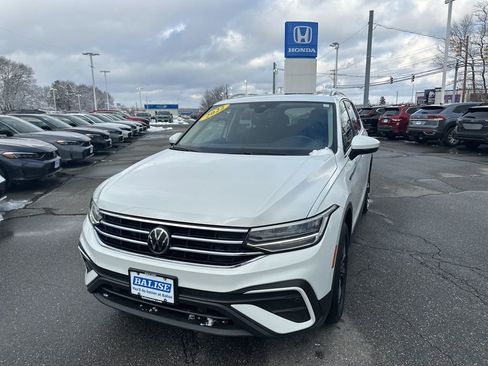 Used 2022 Volkswagen Tiguan SE image 1