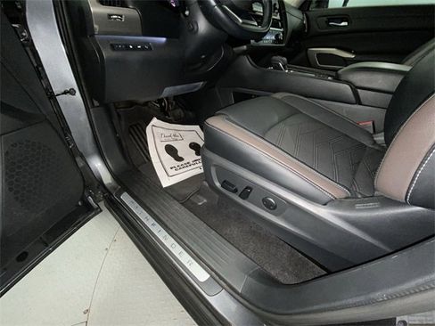 Used 2022 Nissan Pathfinder Platinum w/ Cargo Package image 12
