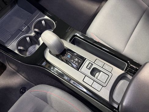 Used 2025 Toyota Prius Plug-In Hybrid image 16