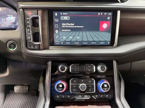 Used 2024 GMC Yukon Denali Ultimate AWD/4WD image 13