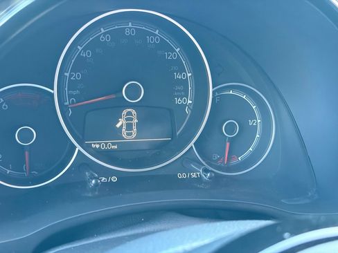 Used 2018 Volkswagen Beetle 2.0T S FWD image 9