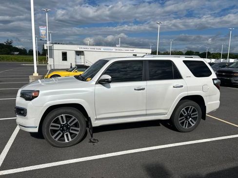 Used 2024 Toyota 4Runner Limited AWD/4WD image 2
