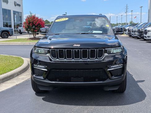 Used 2025 Jeep Grand Cherokee Limited w/ Luxury Tech Group II AWD/4WD image 2