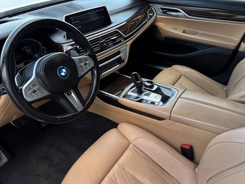 Used 2022 BMW 745e xDrive w/ M Sport Package image 9