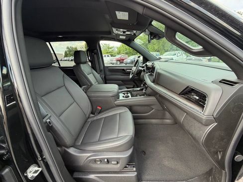 Used 2026 Chevrolet Suburban Z71 w/ Comfort Package AWD/4WD image 13