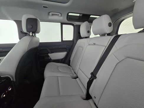 Used 2025 Land Rover Defender 110 X-Dynamic SE image 18