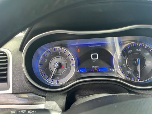 Used 2022 Chrysler 300 Touring RWD image 10