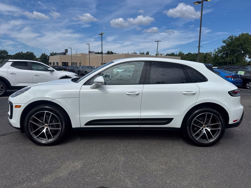 Used 2023 Porsche Macan AWD/4WD image 3