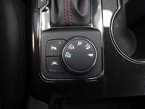 Used 2022 Chevrolet Blazer RS image 40