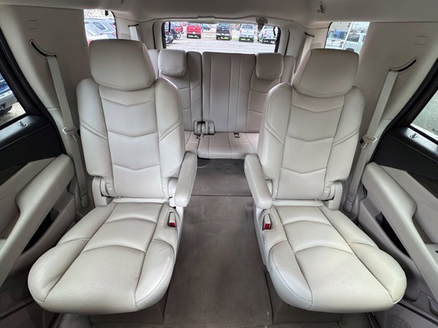 Used 2020 Cadillac Escalade Luxury w/ LPO, Radiant Package AWD/4WD image 15