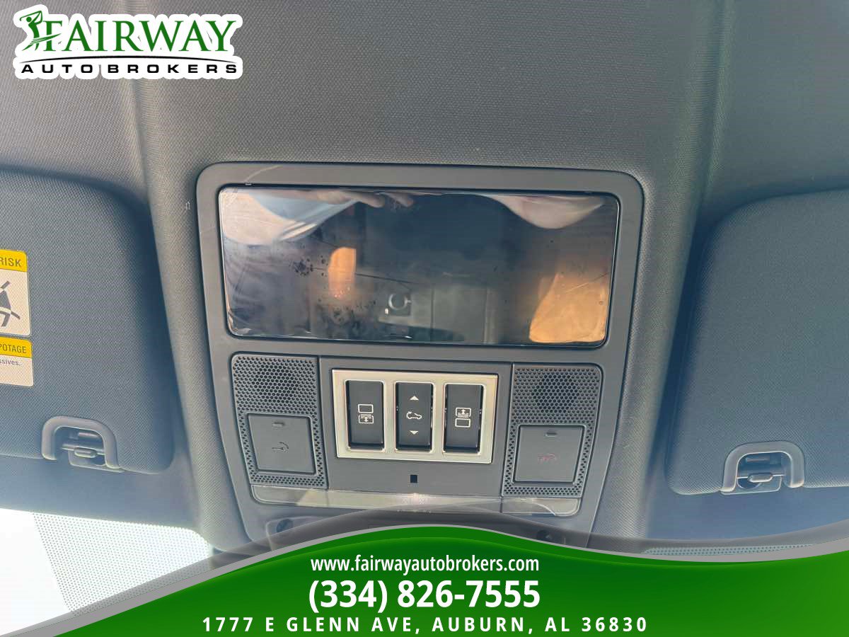 Used 2025 Land Rover Discovery Dynamic SE AWD/4WD image 23