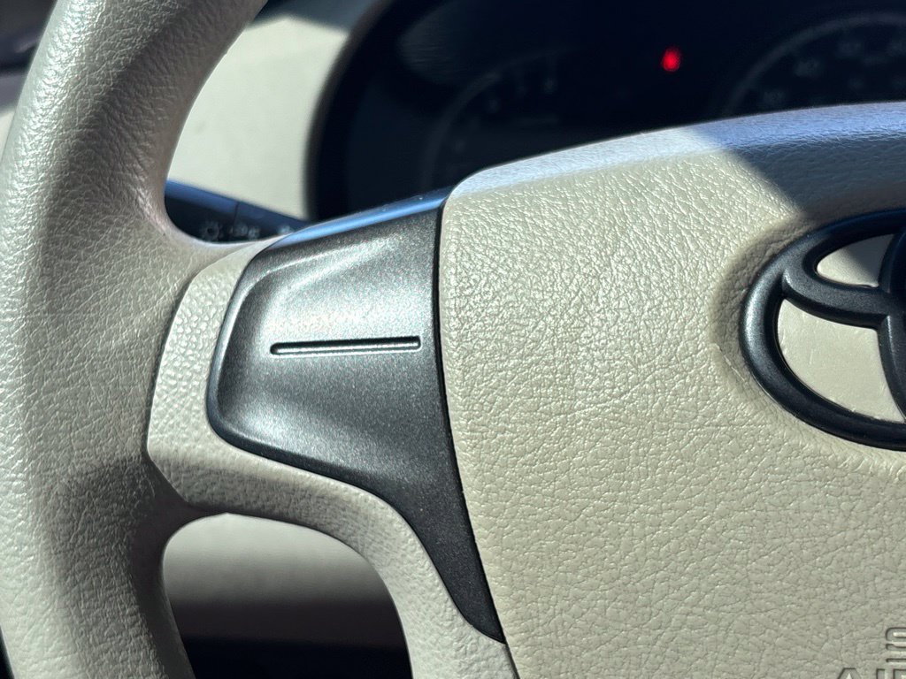 Used 2014 Toyota Sienna L FWD image 16