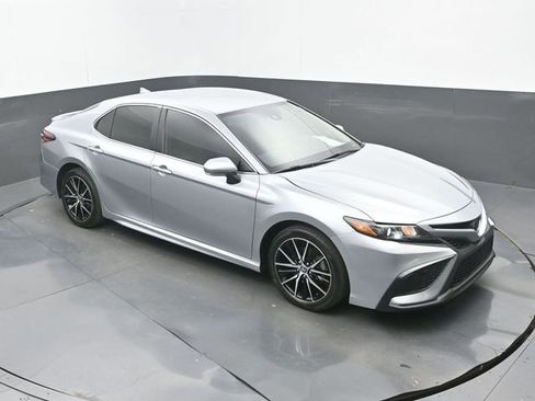 Used 2024 Toyota Camry SE image 29