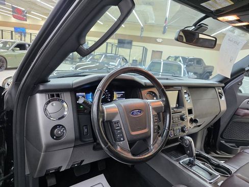 Used 2017 Ford Expedition Platinum RWD image 16