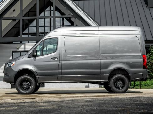 Used 2025 Mercedes-Benz Sprinter 2500 image 3