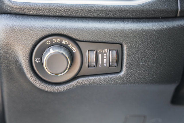 New 2027 Chrysler Pacifica Select w/ Family Tech Group FWD image 38