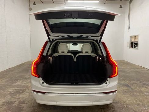 Used 2024 Volvo XC90 B6 Core AWD/4WD image 9