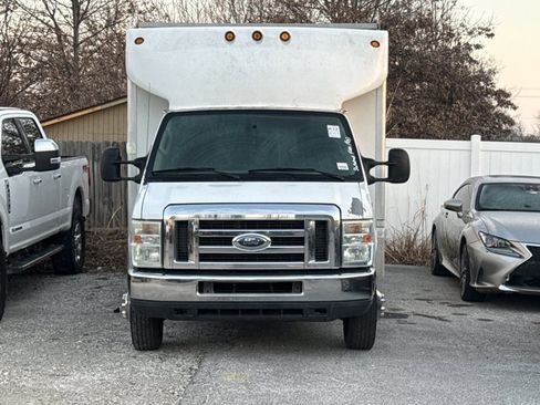 Used 2013 Ford E-350 and Econoline 350 Super Duty image 2