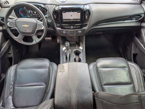 Used 2018 Chevrolet Traverse Premier w/ Driver Confidence II Package FWD image 5