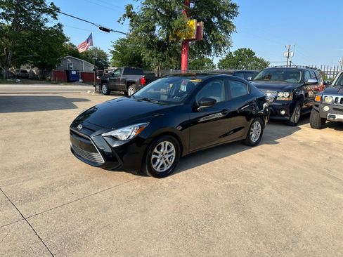 Used 2016 Scion iA image 3
